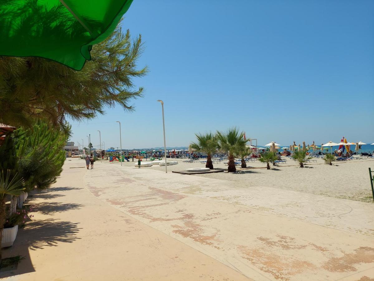 Golden Beach Apartments Durrës Extérieur photo